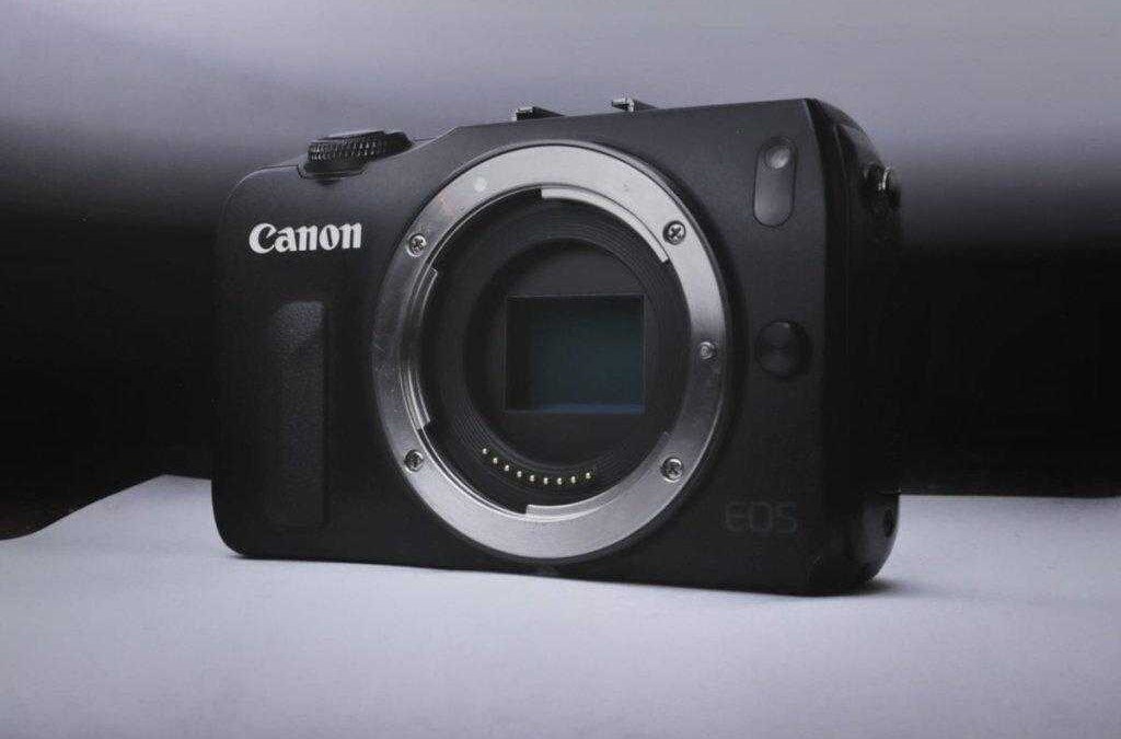 Canon EOS R100