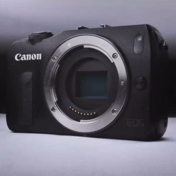 Canon EOS R100