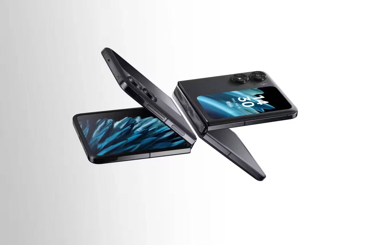 OPPO начала продажи складного смартфона Find N2 Flip в России 1 Складной смартфон OPPO Find N2 Flip в разложенном виде
