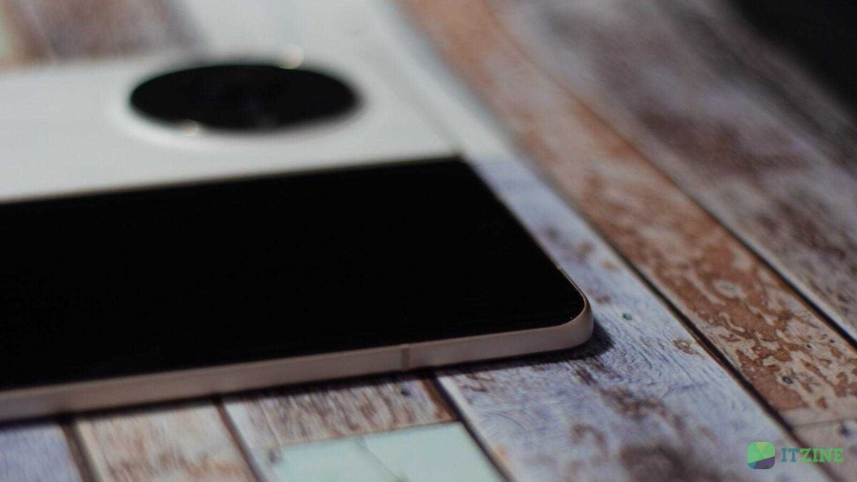 Обзор Tecno Phantom V Fold: неожиданно классный складной смартфон 49 tecno phantom v fold itzine.ru 53