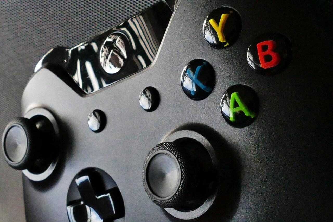 Как превратить Xbox One в домашний ПК? 9 video games controller close up