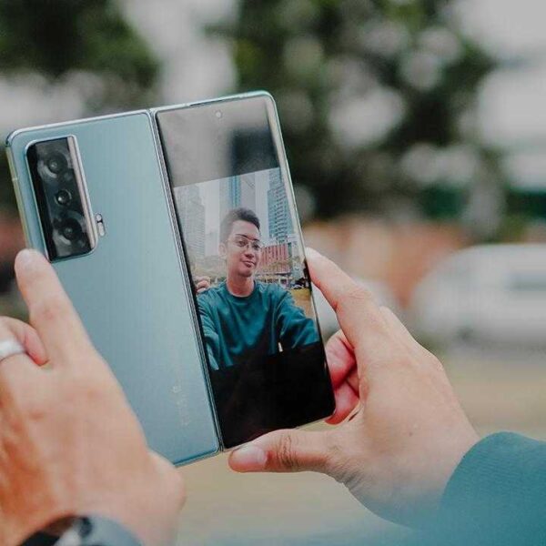 Honor Magic V2