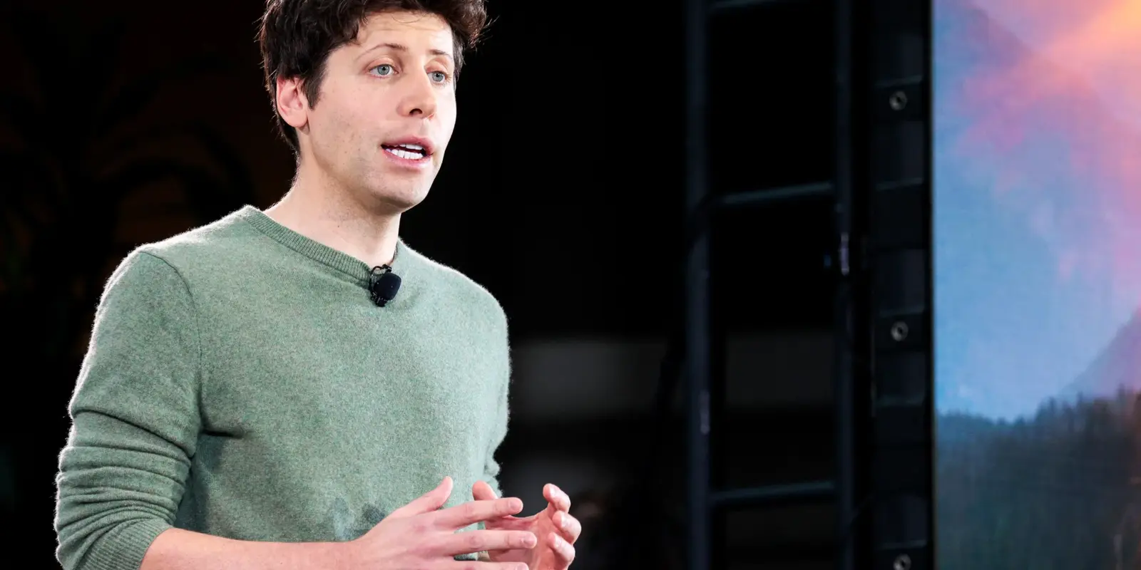 Компания OpenAI открыла продажи чат-ботов 2 sam altman openai mit business 1246870629.jpg