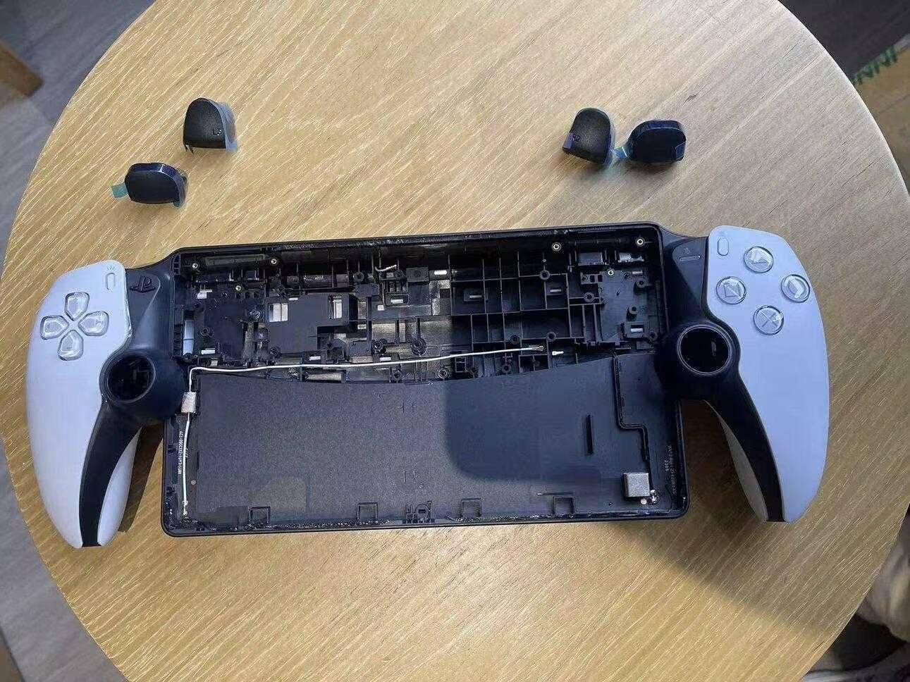 Портативная консоль PlayStation Project Q будет работать на Android 2 Разобранная портативная консоль PlayStation Project Q без крышки корпуса