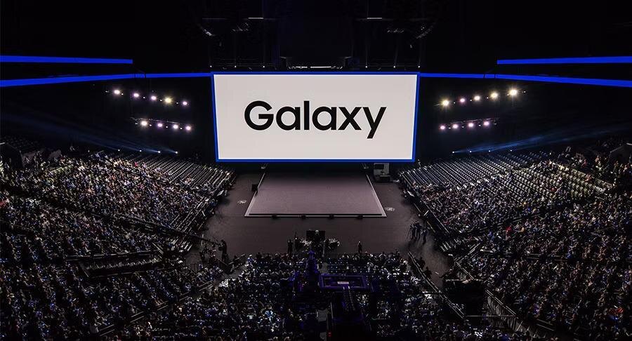 galaxy unpacked crowd