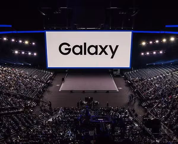 galaxy unpacked crowd