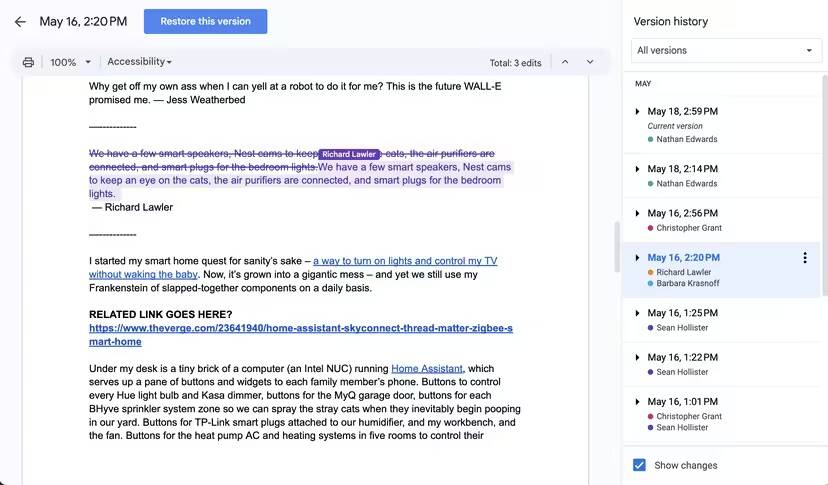 Google Docs: как проверить историю версий 1 Экран Google Документов с панелью истории версий и выбранной записью
