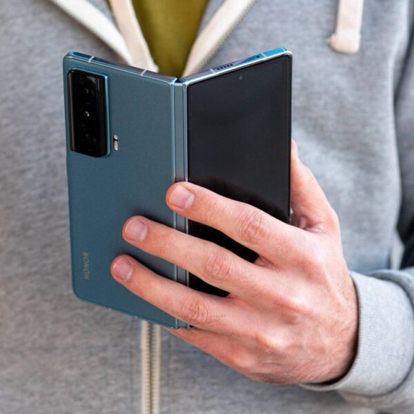 Honor Magic V2