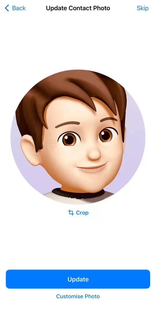 Экран настройки фотографии контакта на iOS 17 с анимацией мультяшного персонажа