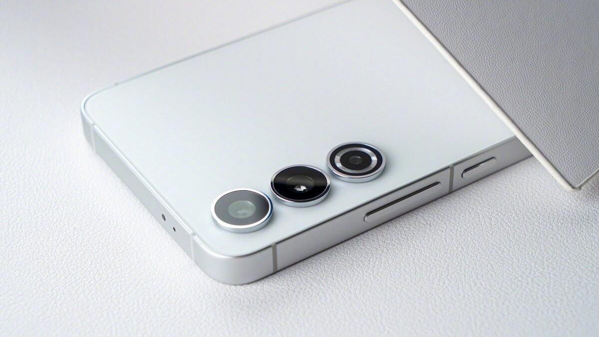 Samsung Galaxy S24 и S24+ получат плоский дизайн