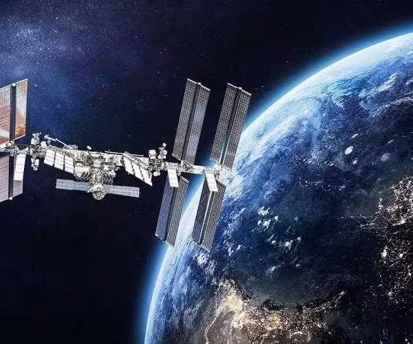 Российские ученые работают над созданием "вечного двигателя" для космических спутников