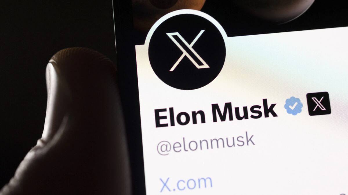 x twitter blue check marks.jpg
