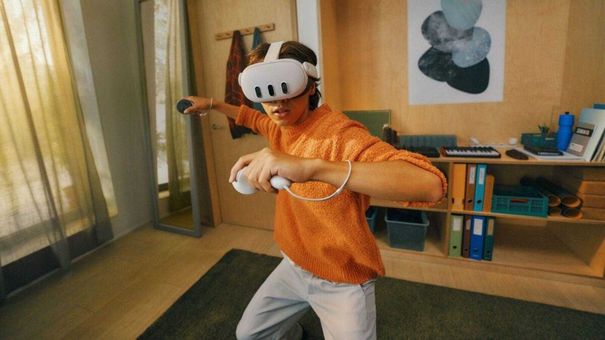 Все, что показали на Meta* Connect: Quest 3, умные очки и Meta* AI 4 Человек с VR-очки Meta* Quest 3 в игровом помещении