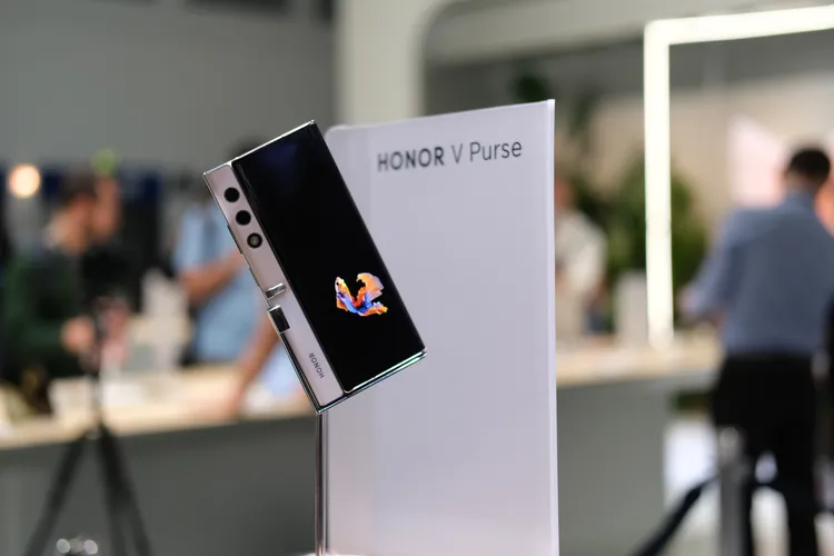 IFA 2023. Honor показала V Purse — концептуальный модный складной телефон 9 dscf0456.jpg
