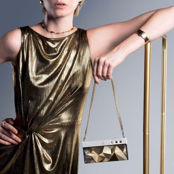 Honor V Purse — складной смартфон, который можно носить как сумочку