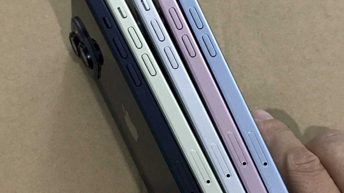 iPhone 15 и 15 Pro показали в новых цветах: серый, серый и еще раз серый 12 gsmarena 004 16