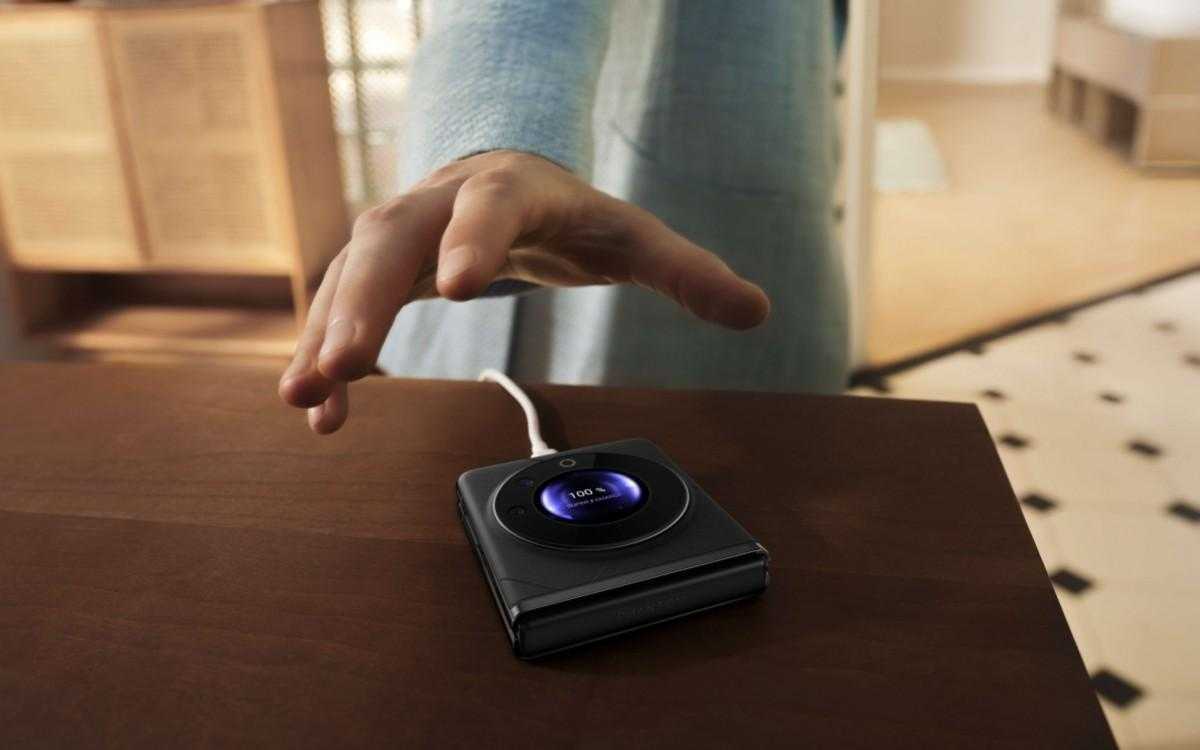 Tecno представила Phantom V Flip 11 Tecno