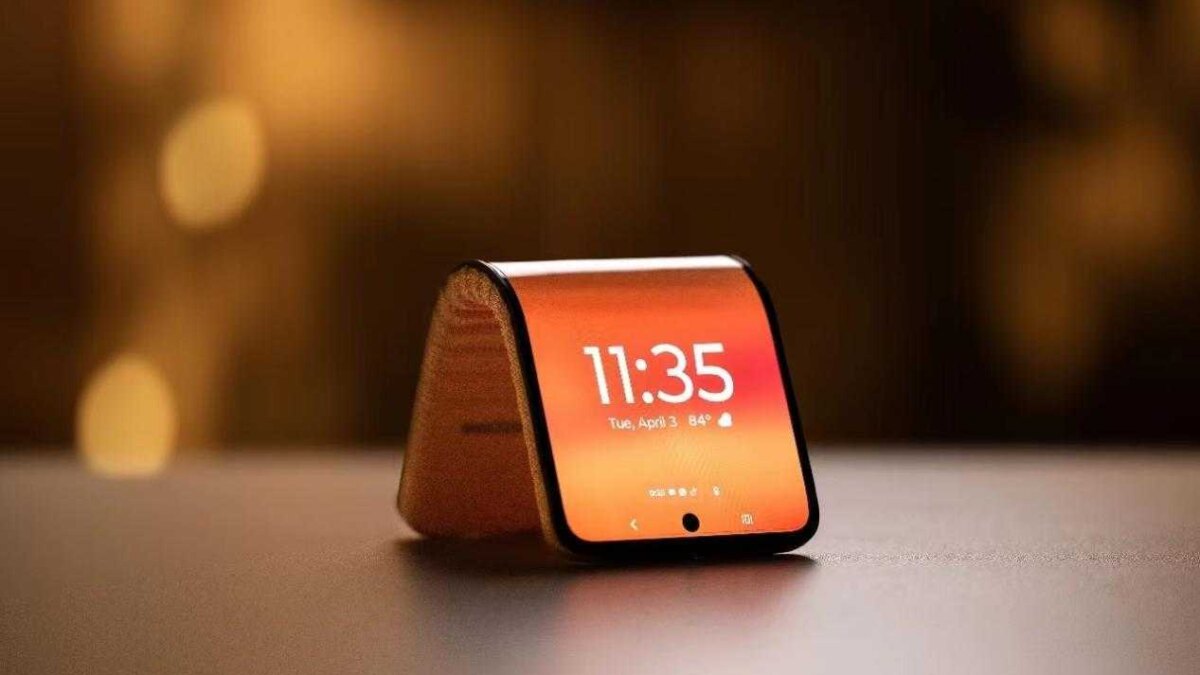 Motorola представила смартфон, который можно носить на руке 7 Motorola