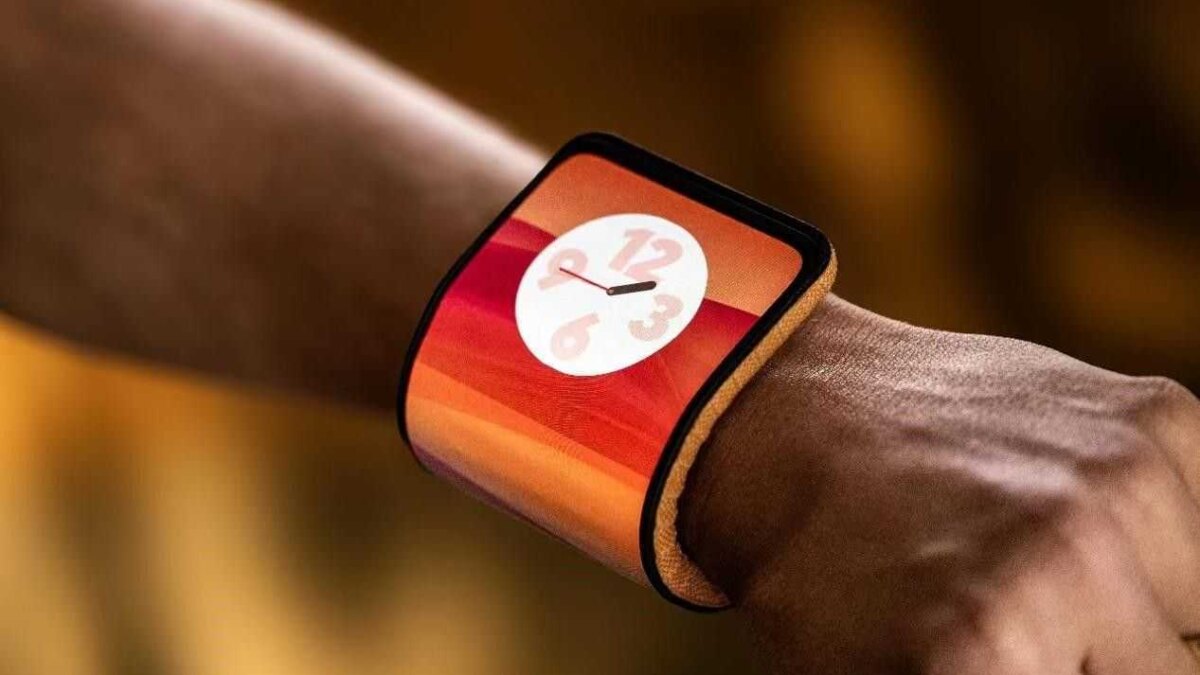 Motorola представила смартфон, который можно носить на руке 9 Motorola