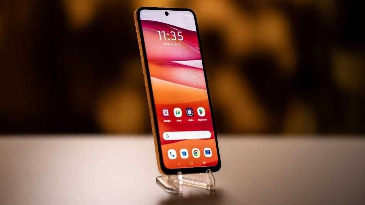 Motorola представила смартфон, который можно носить на руке 6 Motorola