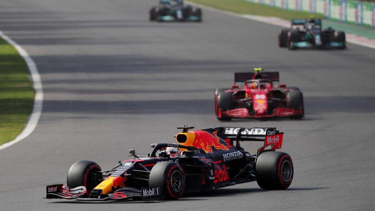 Apple хочет заключить сделку на $2 млрд за право на телетрансляцию гонок Формулы-1