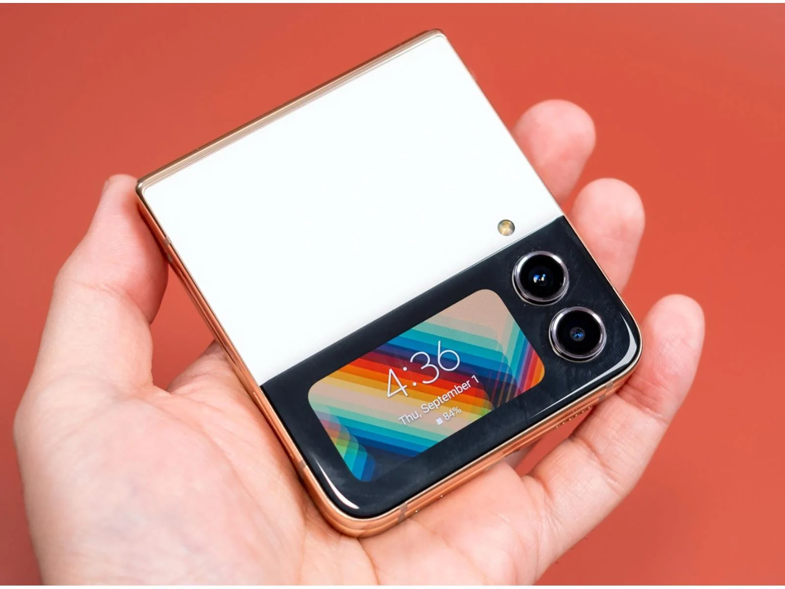 Samsung опровергла слухи о создании бюджетного складного смартфона 3 4x3 1600x1200 highres galaxy z flip4 4