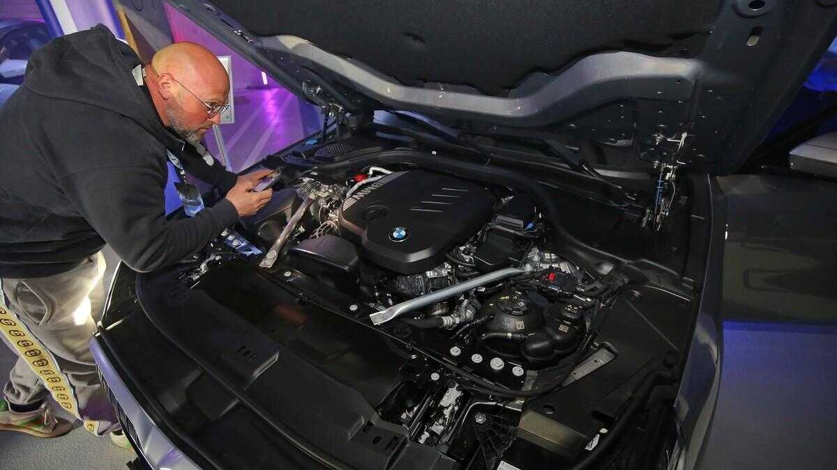 8689
