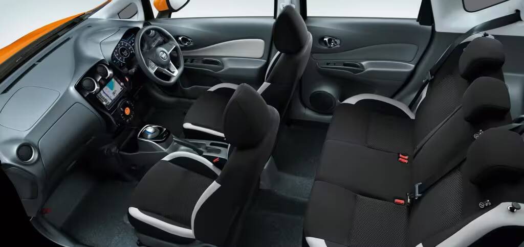 Nissan Note превратится в 7-местный полноприводный минивэн 3 Интерьер Nissan Note с 7-местной компоновкой и сенсорным дисплеем