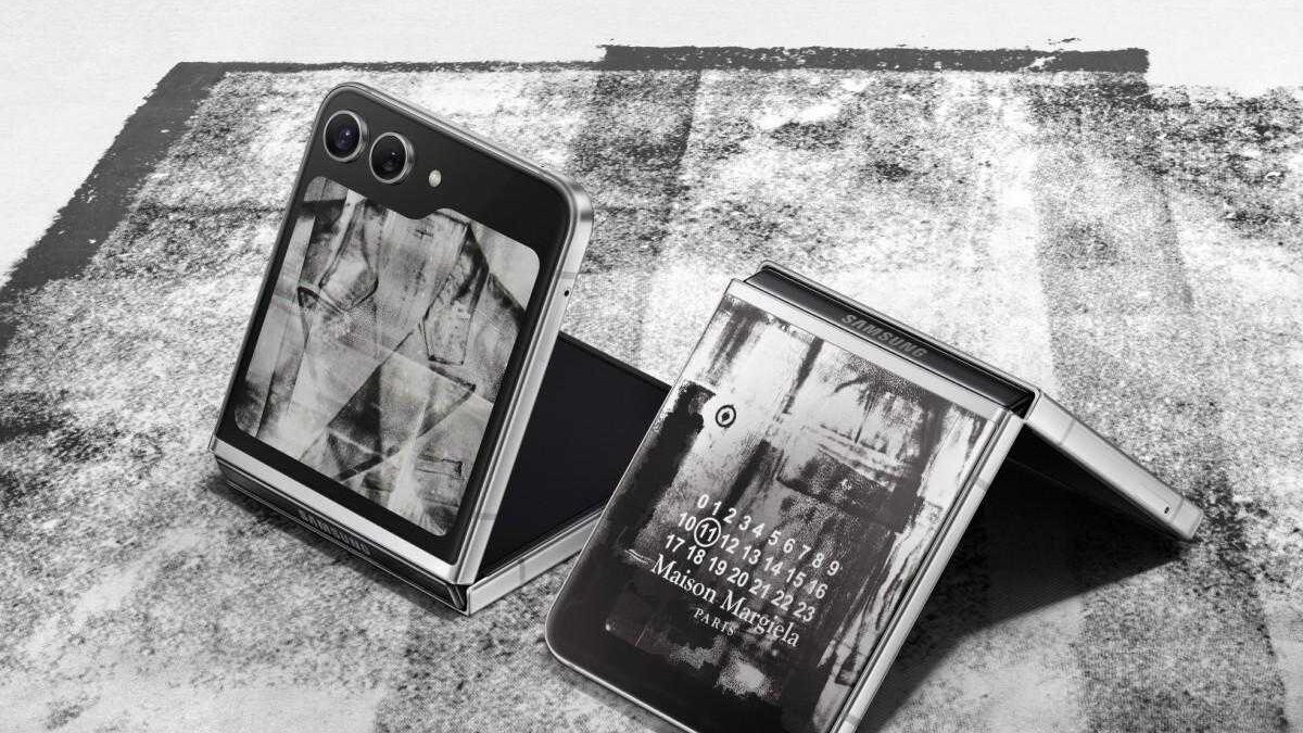 Samsung Galaxy Z Flip5 Maison Margiela Edition