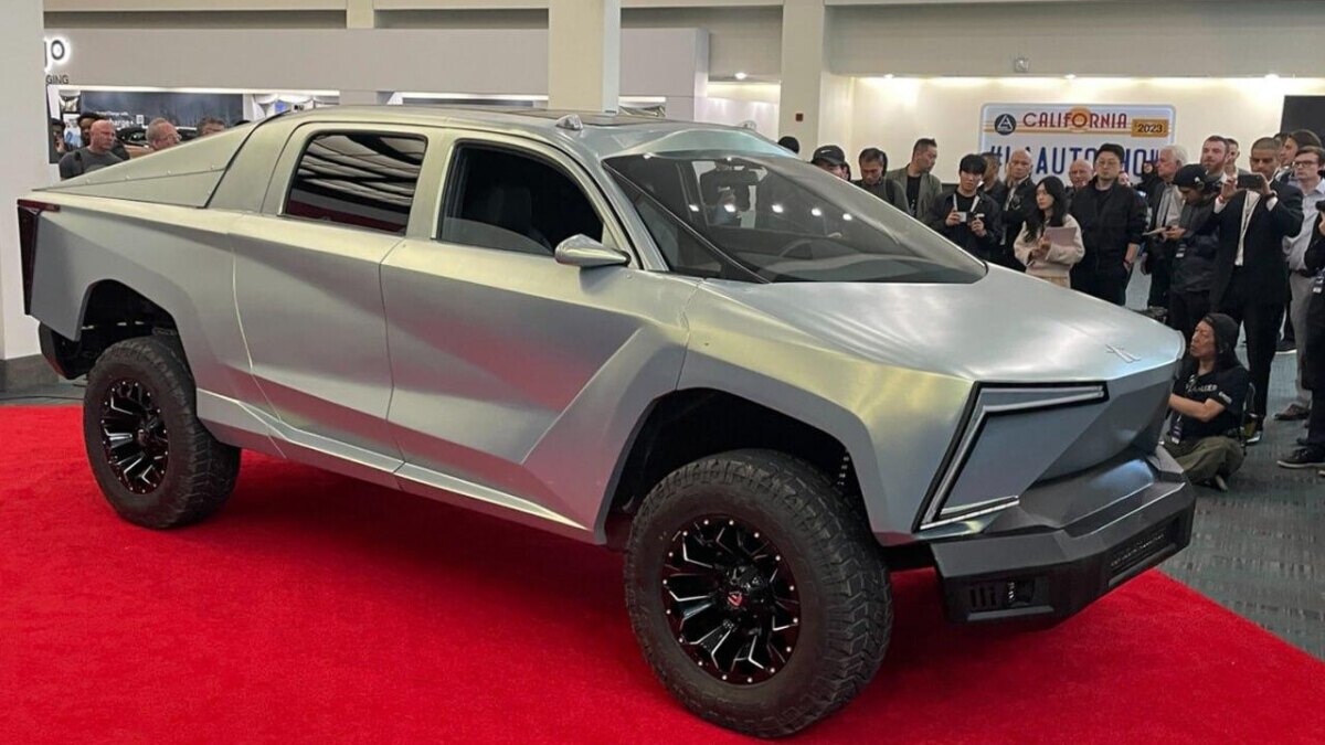 Стартап Aitekx представил клон Tesla Cybertruck — Robotruck 3 photo 2023 11 19 18 27 55