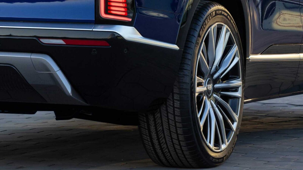 2025 cadillac vistiq 1211 3