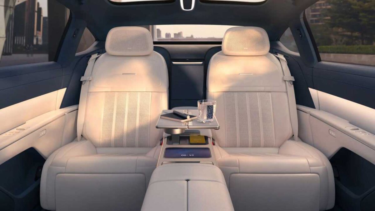 NIO ET9 — флагманский электрокар с очень быстрой зарядкой 6 photo 2023 12 23 21 01 30 3