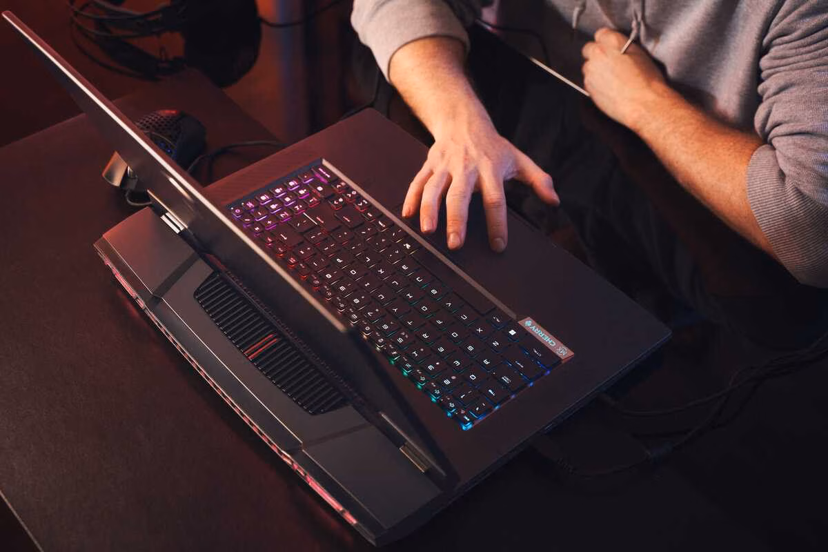MSI TITAN 18 HX: игровой ноутбук с 18-дюймовым экраном mini-LED 4 scale 1200 1 8