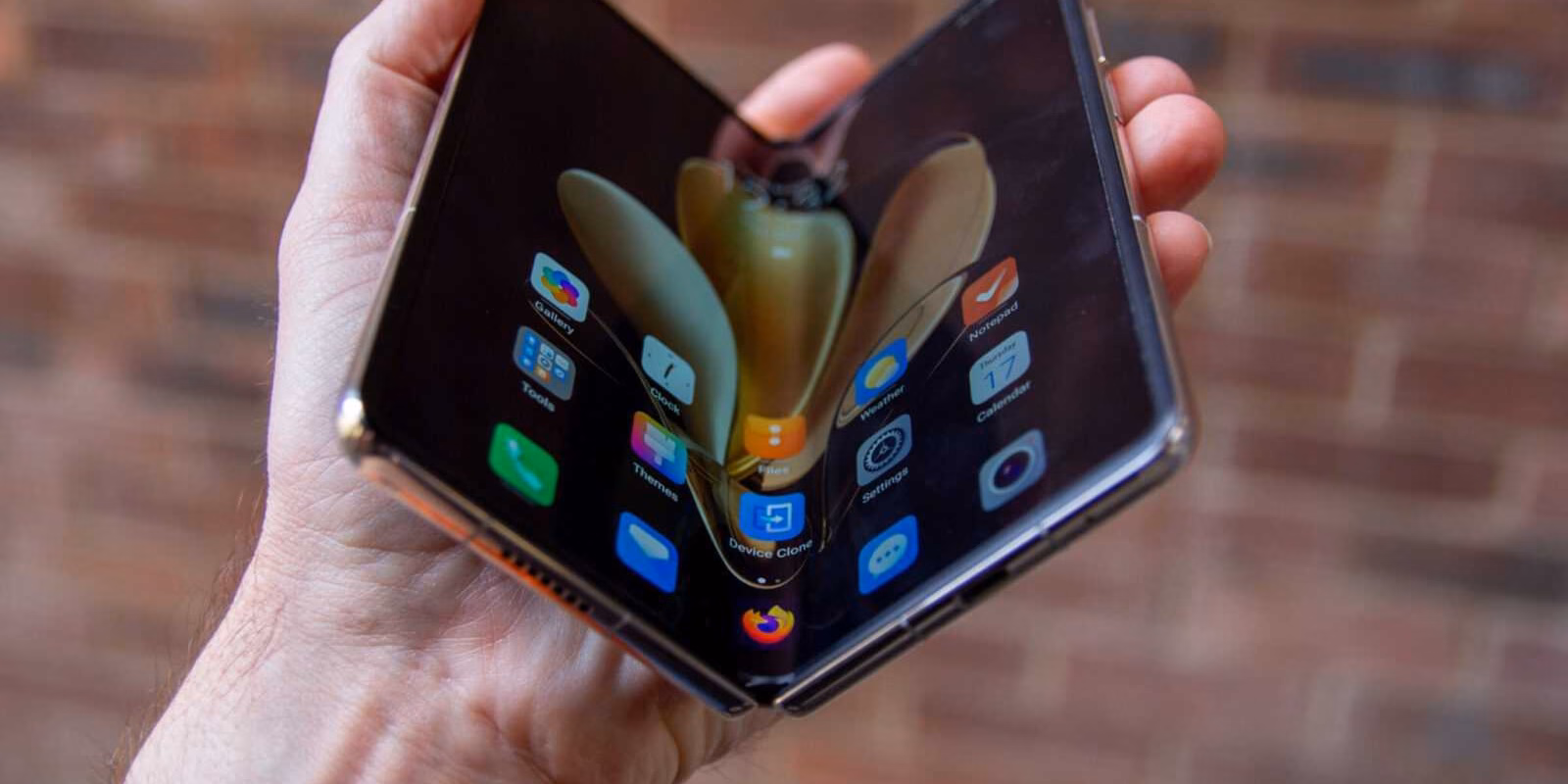 Складной смартфон Honor Magic V2 вышел за пределами Китая 4 12 12 22 556297641 2048x1366 1