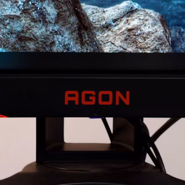 aoc agon monitor review frontlogo 1