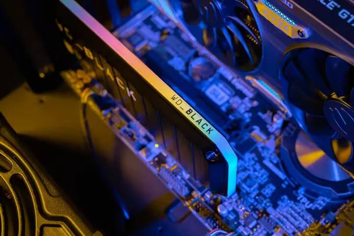 Топ 8 лучших SSD на 2024 год 5 Внутриери SSD WD Black установлено на материнской плате