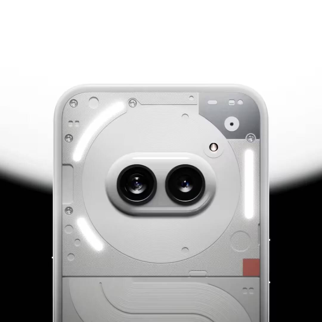 Вид спереди устройства Nothing Phone 2c с двумя камерами