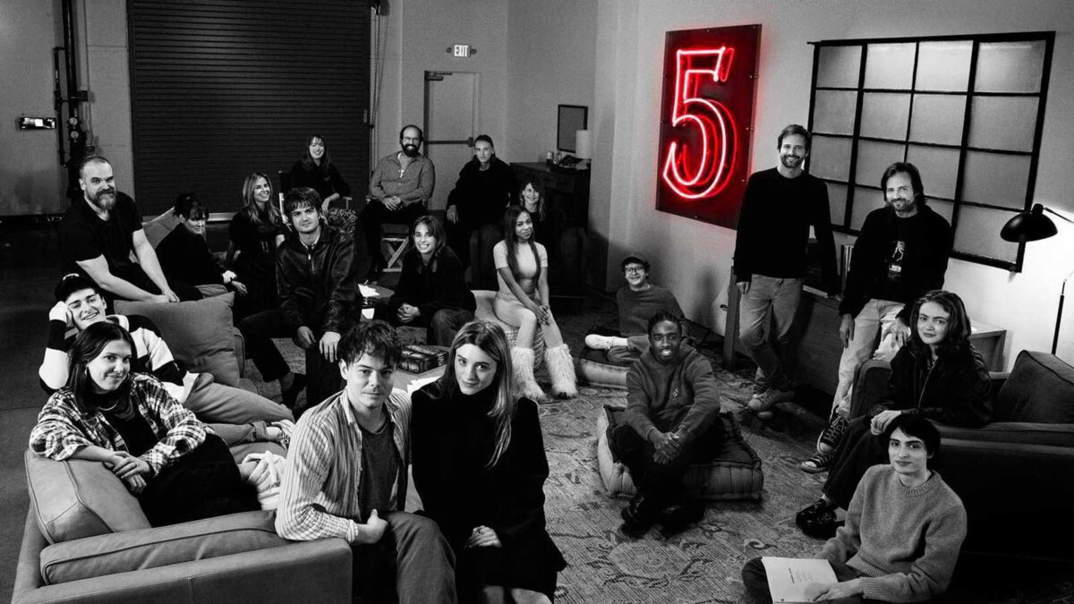 Ч.2 Очень странные дела 5 сезон: все, что известно на данный момент 12 filming final season of stranger things 01 mainstyle