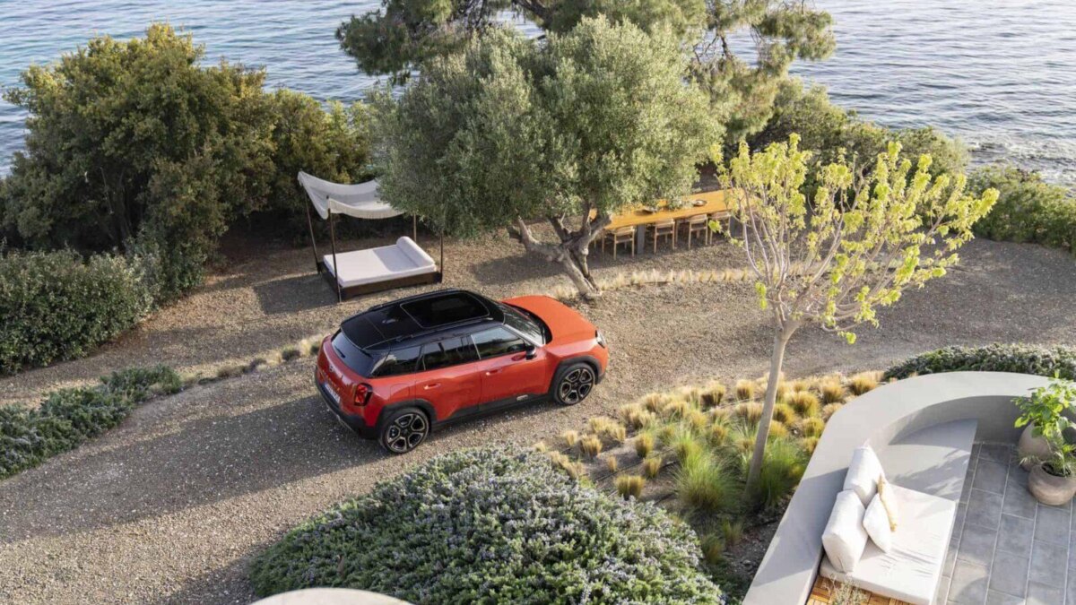 MINI выпустила Aceman, свой первый электромобиль 26 2025 mini aceman exterior 101