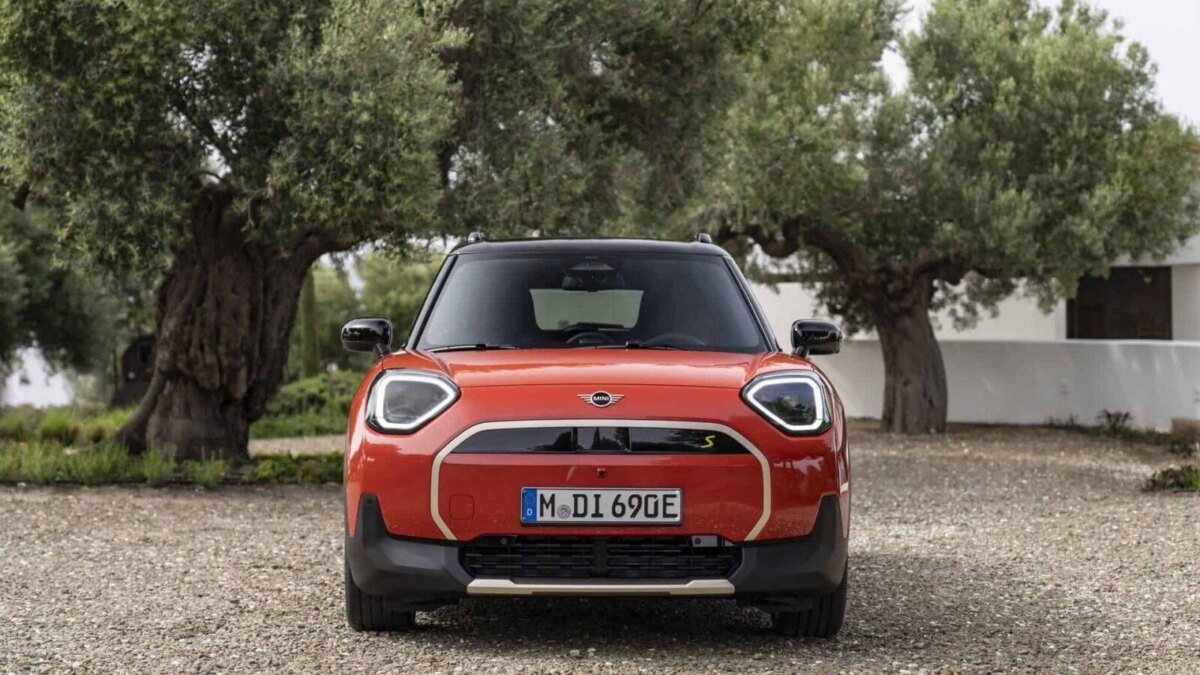 MINI выпустила Aceman, свой первый электромобиль 14 2025 mini aceman exterior 103 1