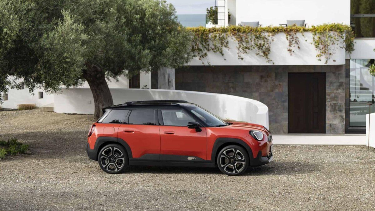 MINI выпустила Aceman, свой первый электромобиль 20 2025 mini aceman exterior 107