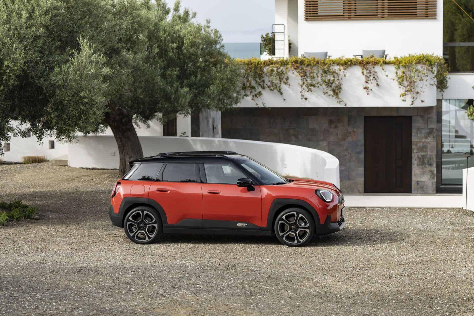 MINI выпустила Aceman, свой первый электромобиль 20 2025 mini aceman exterior 107