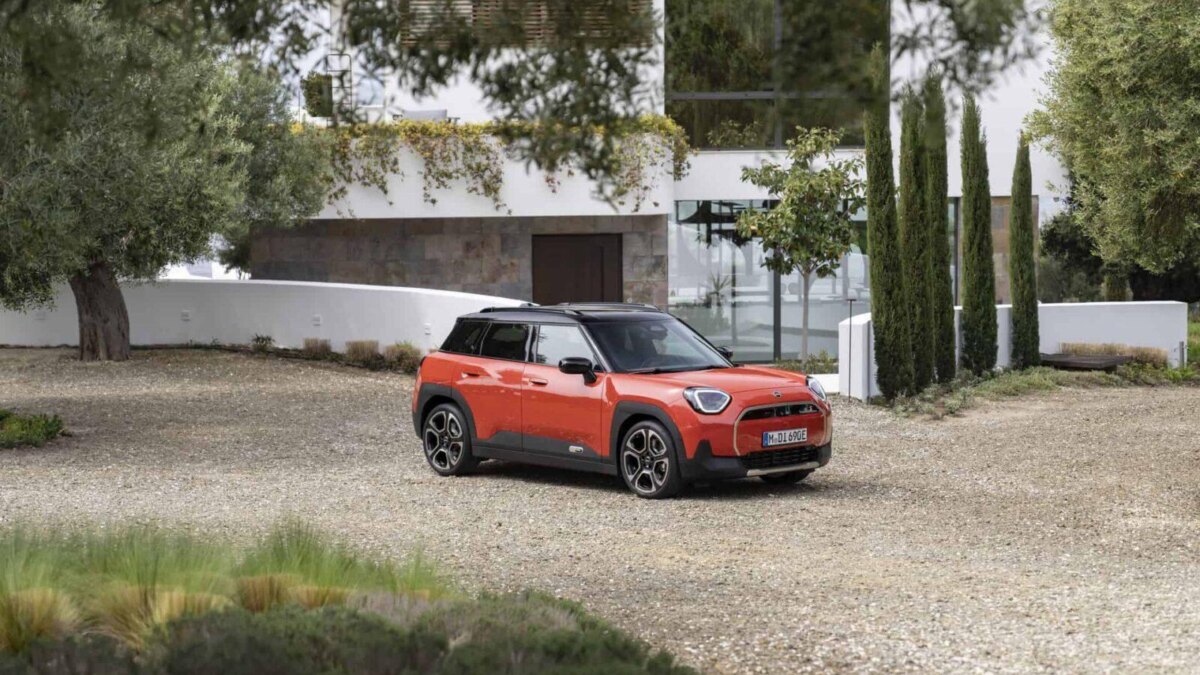 MINI выпустила Aceman, свой первый электромобиль 17 2025 mini aceman exterior 116
