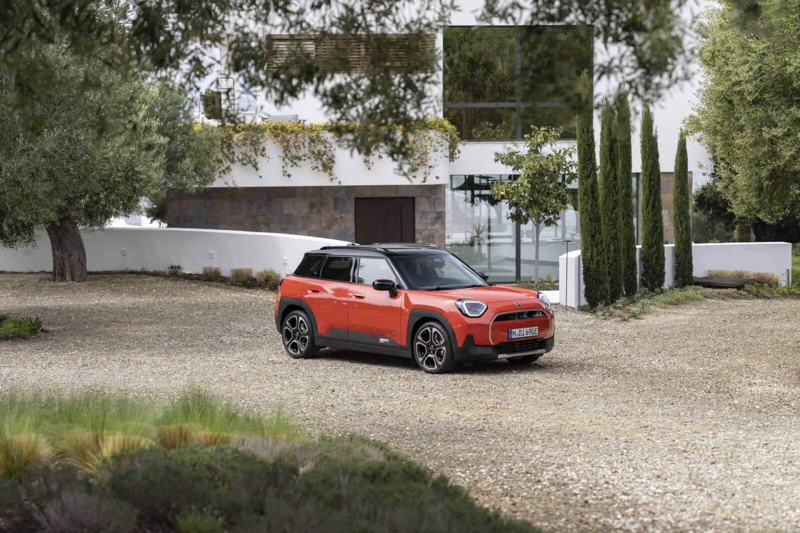 MINI выпустила Aceman, свой первый электромобиль 17 2025 mini aceman exterior 116