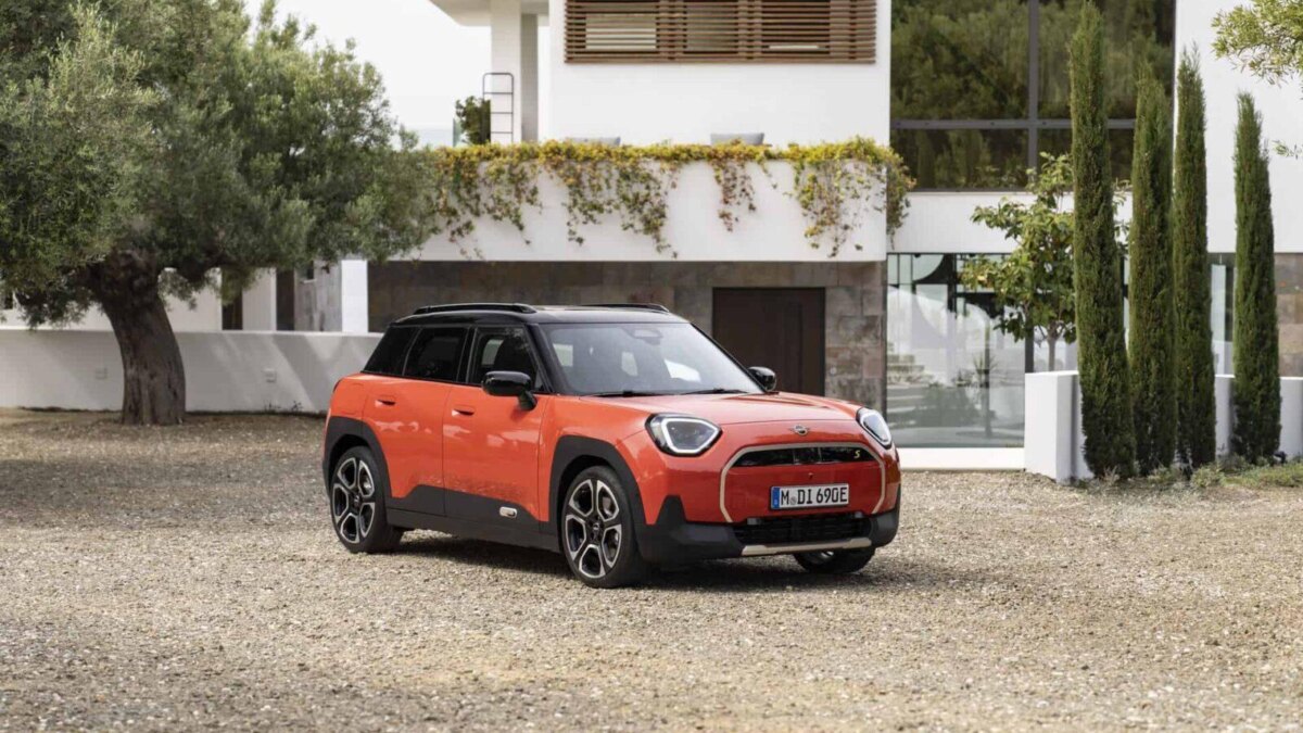 MINI выпустила Aceman, свой первый электромобиль 16 2025 mini aceman exterior 118