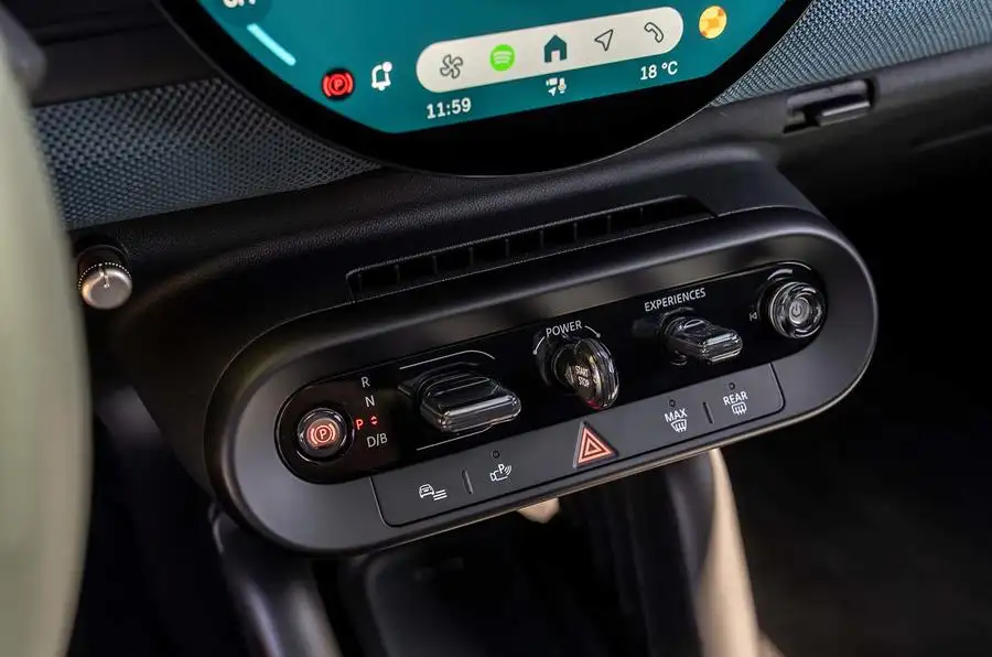 MINI выпустила Aceman, свой первый электромобиль 22 mini aceman buttons detail.jpg
