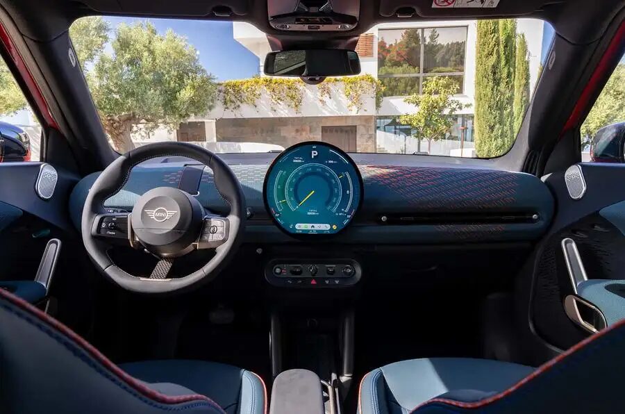 MINI выпустила Aceman, свой первый электромобиль 25 mini aceman dashboard.jpg