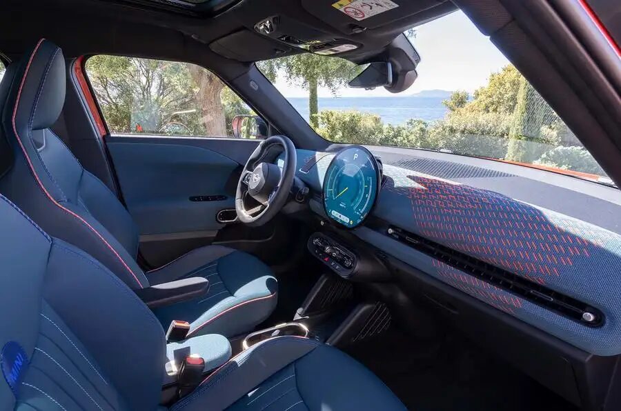 MINI выпустила Aceman, свой первый электромобиль 24 mini aceman front drivers side.jpg