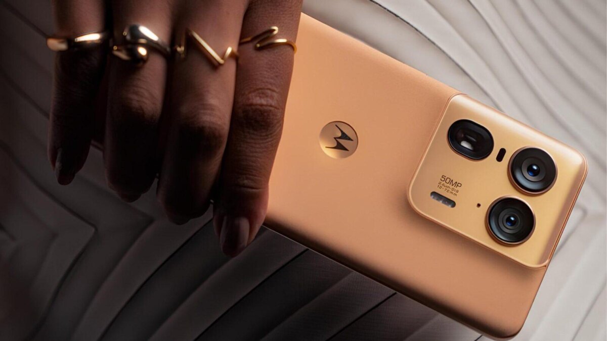 Motorola выпустила новую флагманскую линейку смартфонов Edge 50 6 motorola moto edge 50 utra back panel 661e780938477a35277f9b54