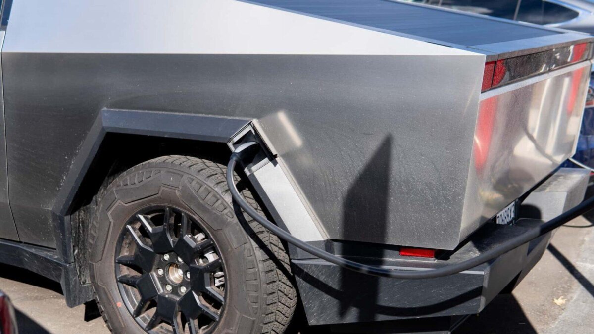 tesla cybertruck review